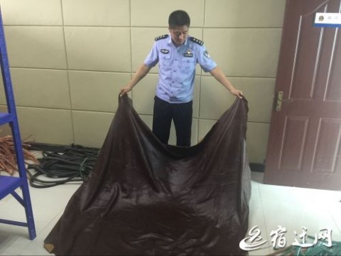一家具廠保安關(guān)了監(jiān)控偷盜 老板再裝高科技探頭揪住