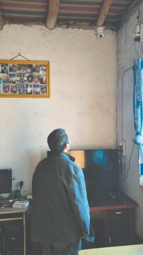 "北漂"夫妻老家安裝監(jiān)控攝像頭 陪伴留守孩子和父母