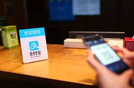 自己裝監(jiān)控卻把自己坑了 老板娘被盜走8萬(wàn)多